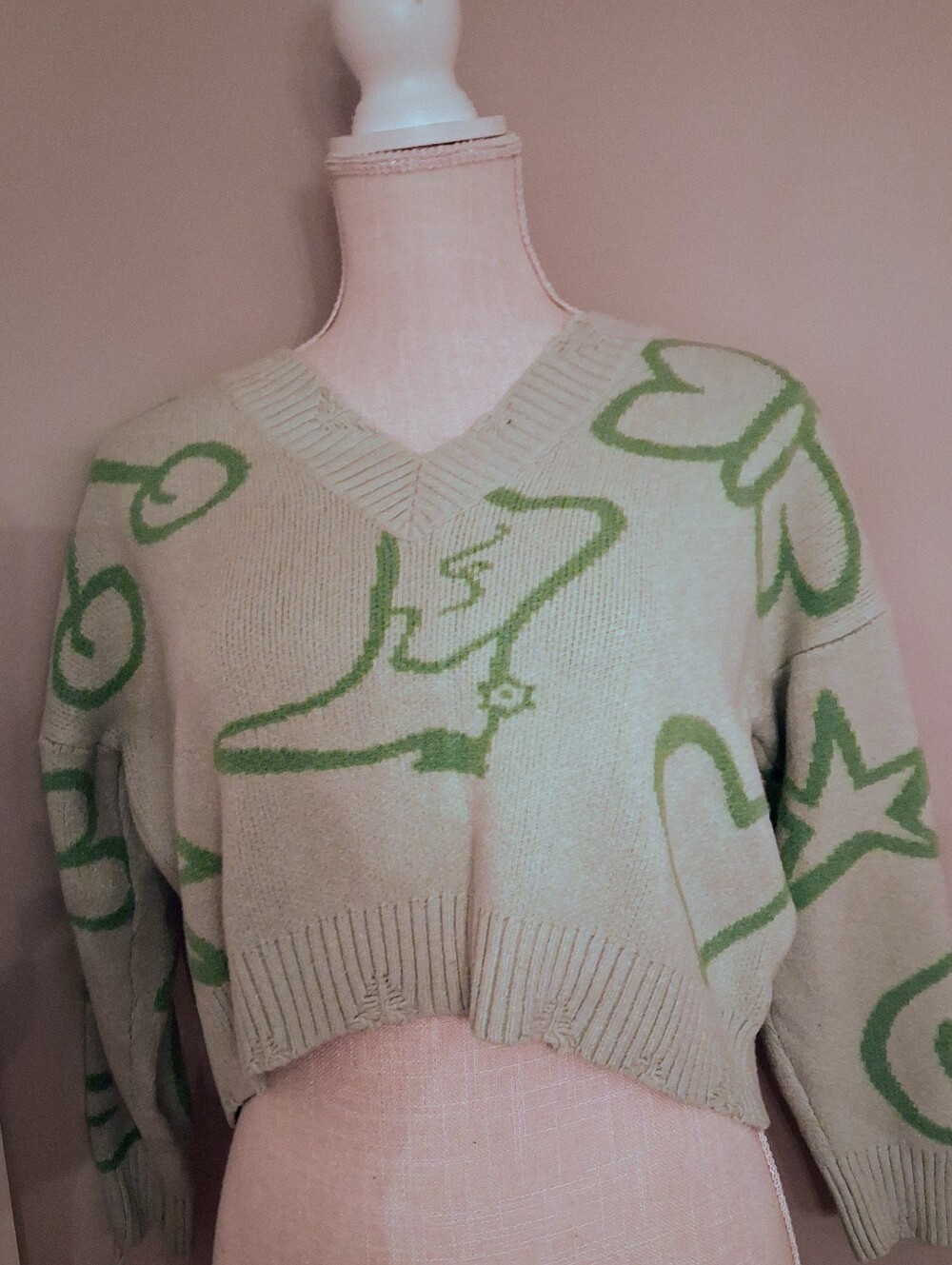Junior Small Bailey Rose Graphic V-Neck Sweater in Cream and Mint Green